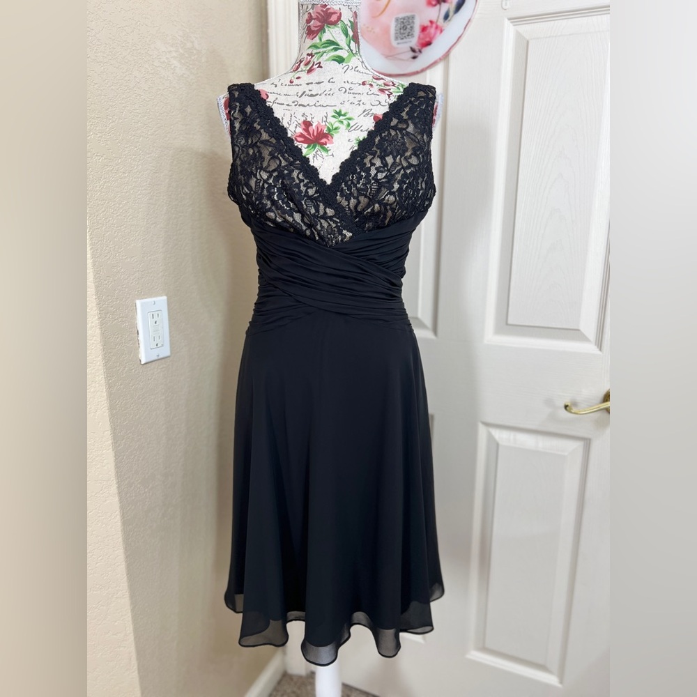 Jones Wear Black Lace Midi Dress